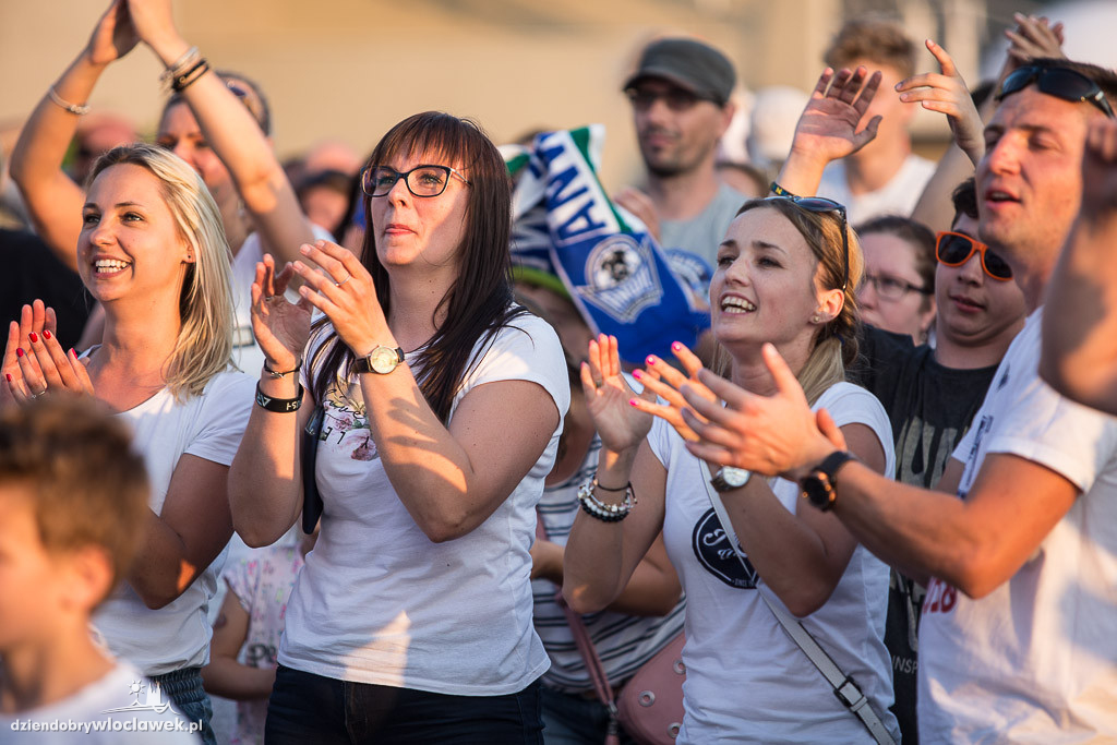 Feta kibiców w strefie przy Hali Mistrzów