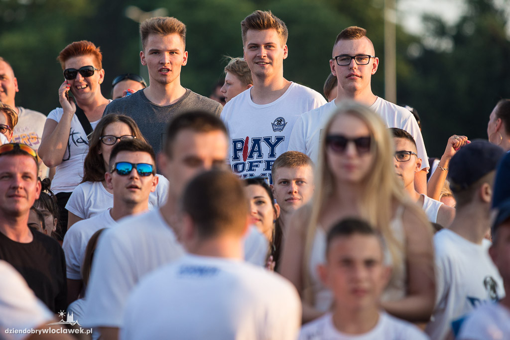 Feta kibiców w strefie przy Hali Mistrzów