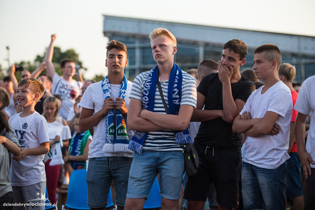 Feta kibiców w strefie przy Hali Mistrzów