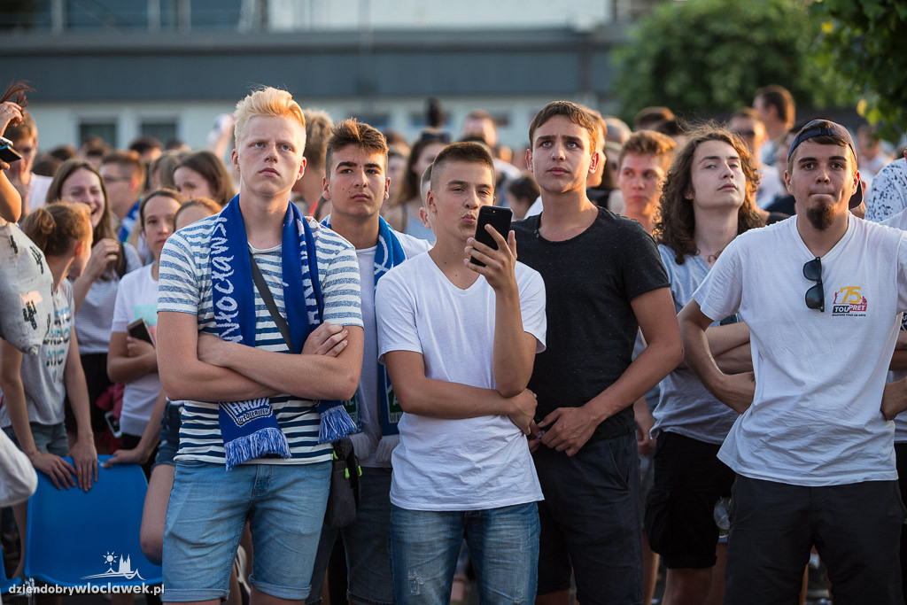 Feta kibiców w strefie przy Hali Mistrzów