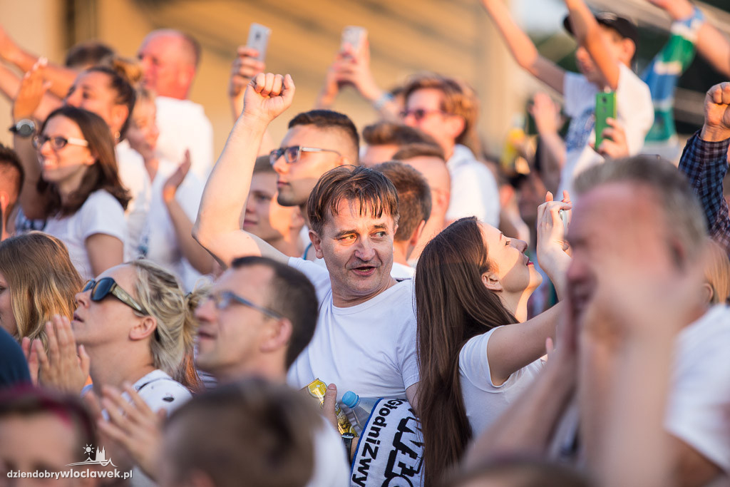 Feta kibiców w strefie przy Hali Mistrzów
