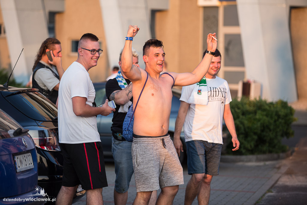 Feta kibiców w strefie przy Hali Mistrzów