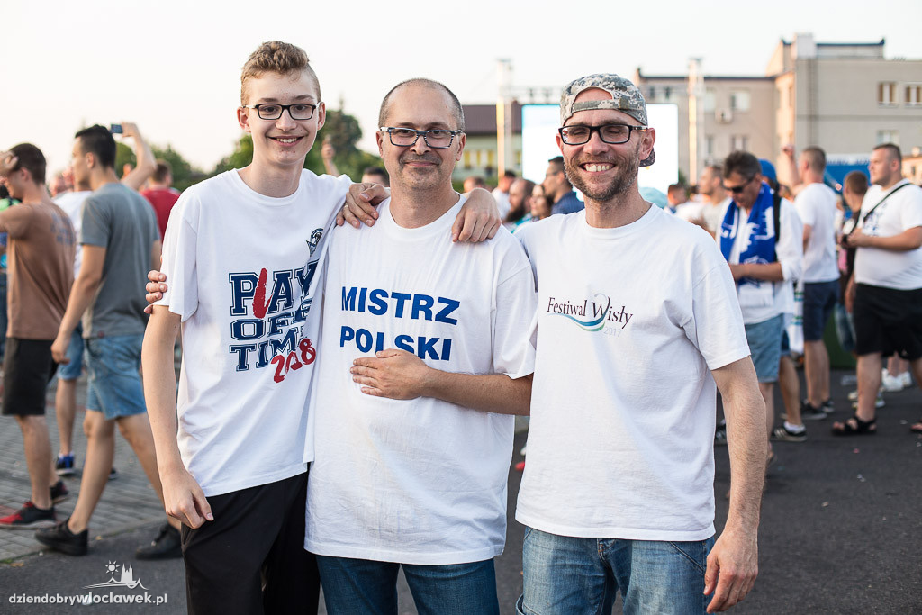 Feta kibiców w strefie przy Hali Mistrzów