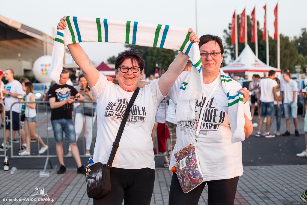 Feta kibiców w strefie przy Hali Mistrzów