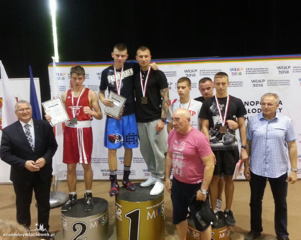 3 medale dla pięściarzy Championa