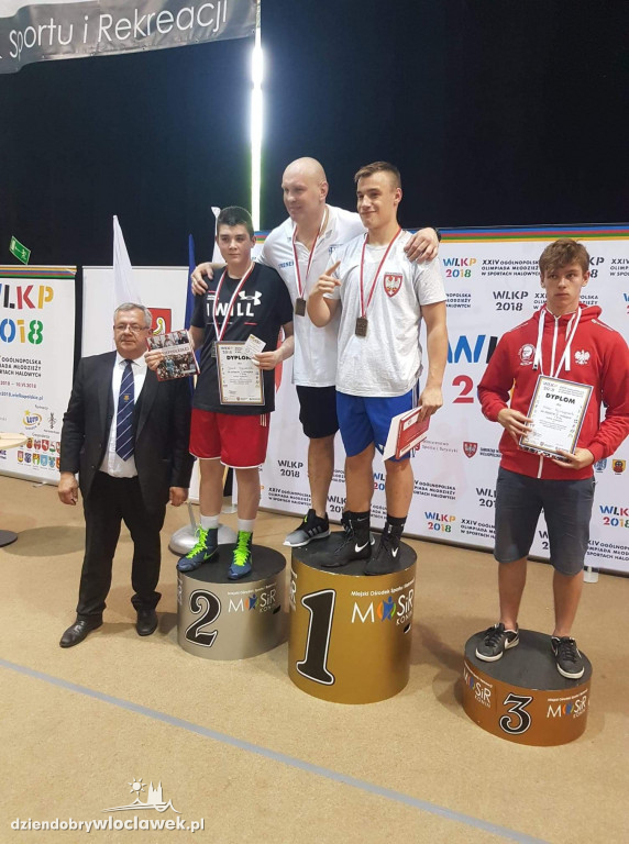 3 medale dla pięściarzy Championa