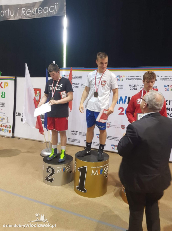 3 medale dla pięściarzy Championa