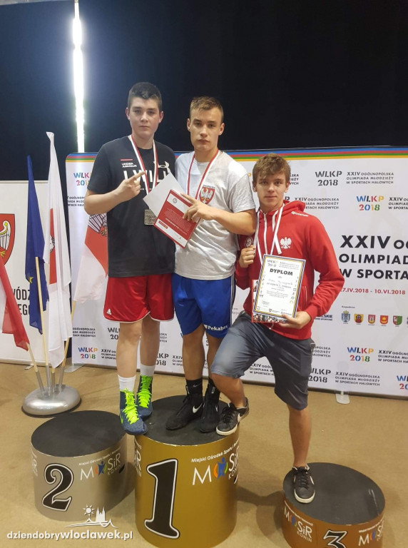 3 medale dla pięściarzy Championa