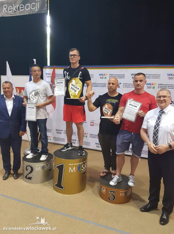 3 medale dla pięściarzy Championa