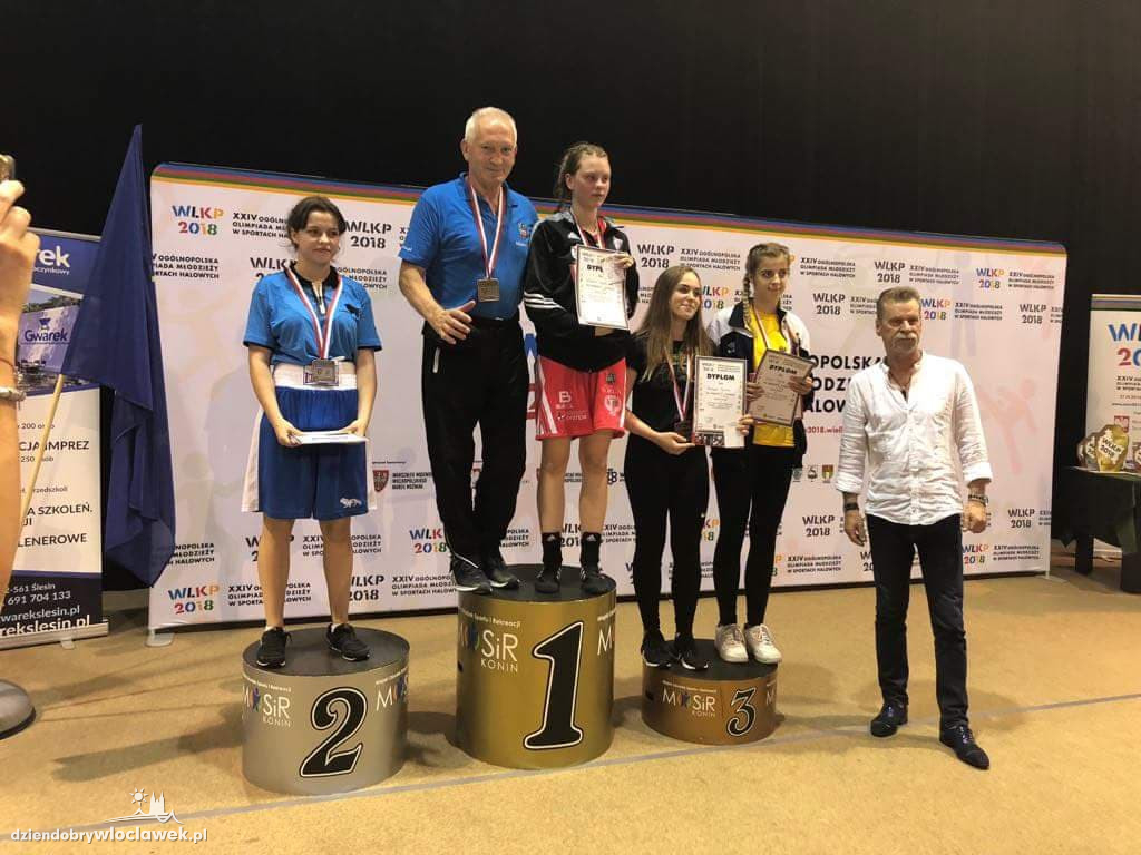 3 medale dla pięściarzy Championa
