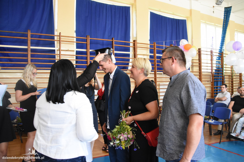 ZS nr 3 pożegnał absolwentów