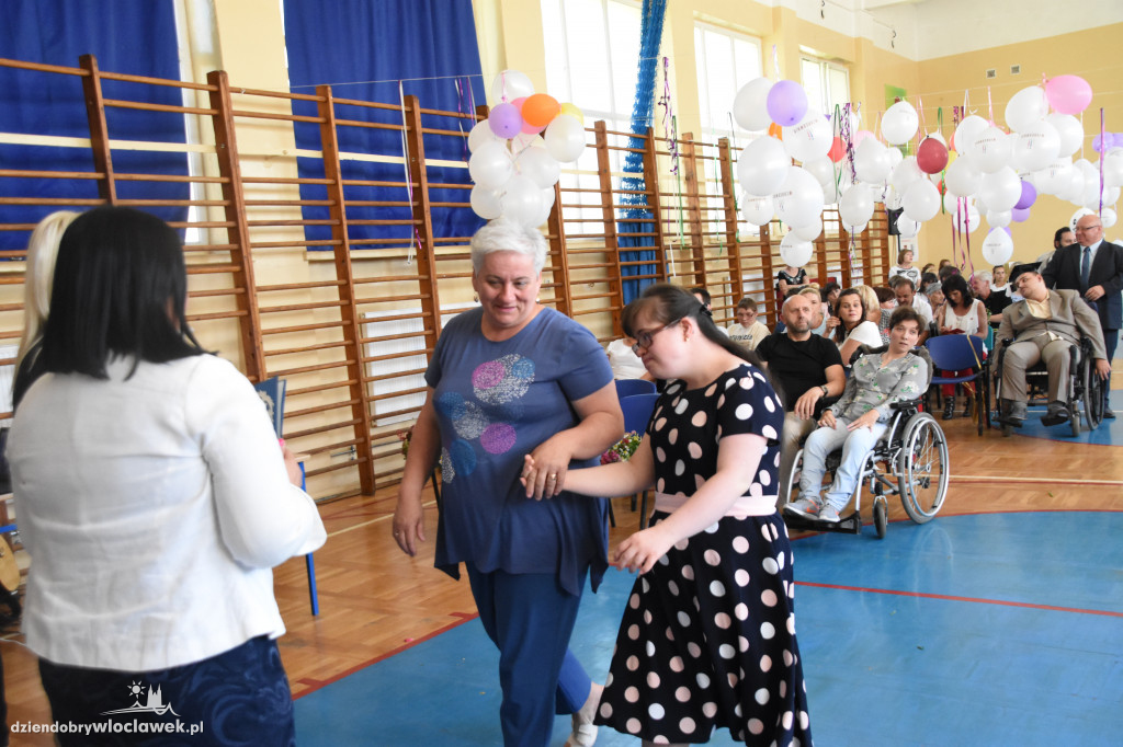 ZS nr 3 pożegnał absolwentów