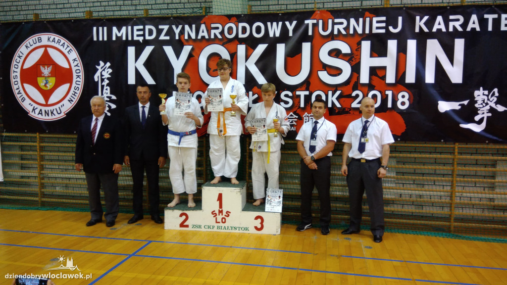 3 medale karateków WKKK