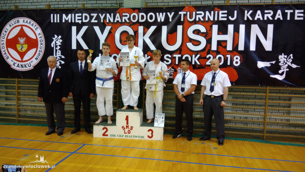 3 medale karateków WKKK