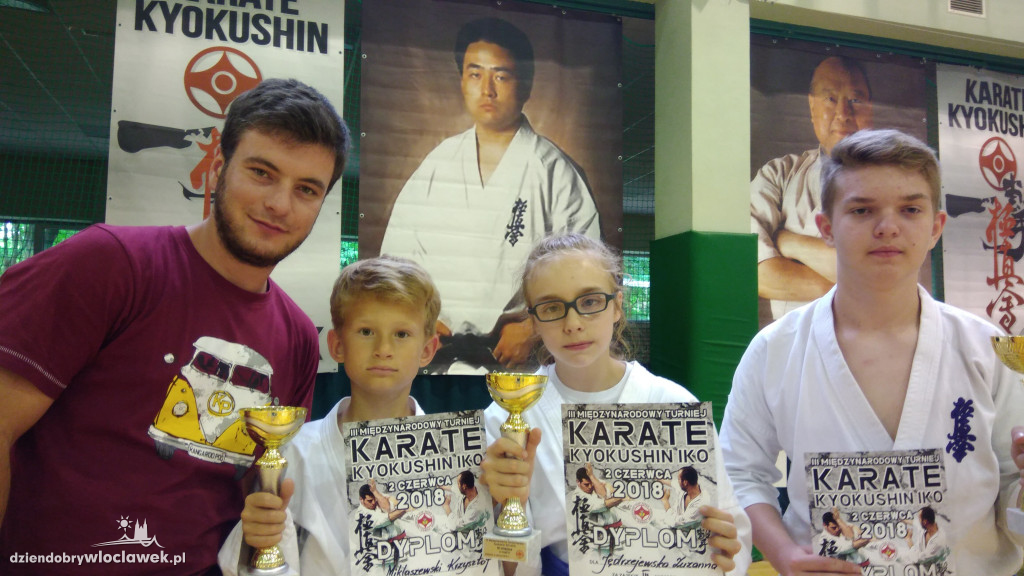 3 medale karateków WKKK