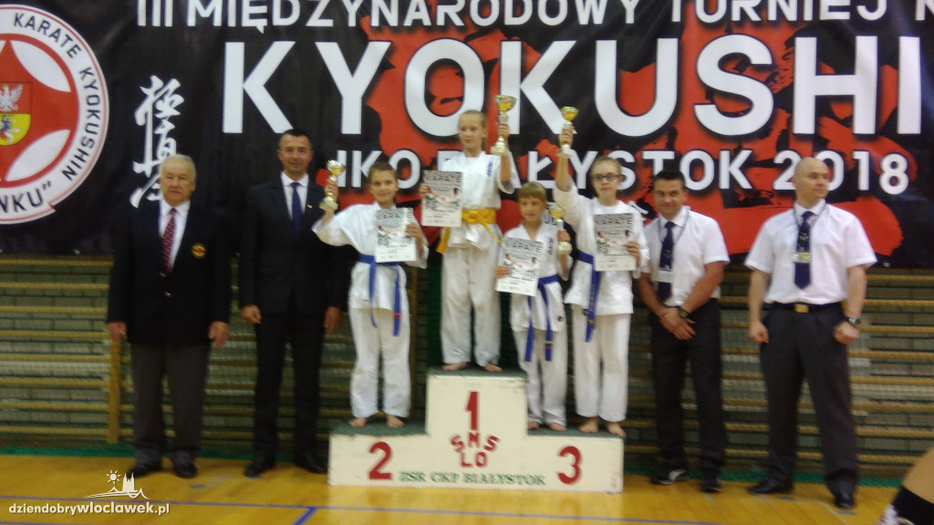 3 medale karateków WKKK
