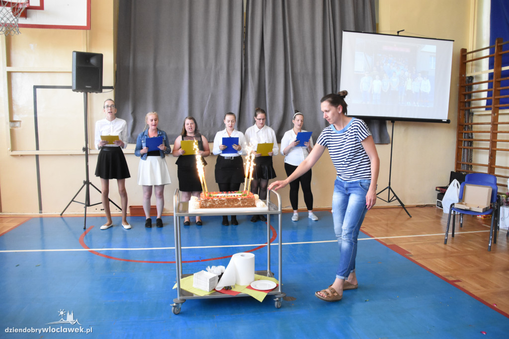 ZS nr 3 pożegnał absolwentów