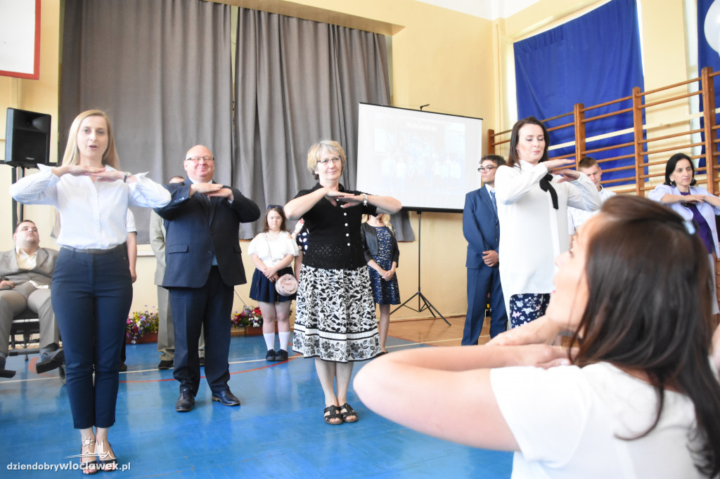 ZS nr 3 pożegnał absolwentów