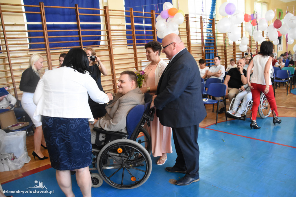 ZS nr 3 pożegnał absolwentów