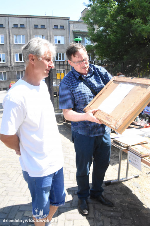 Jarmark na dziedzińcu MZKiD