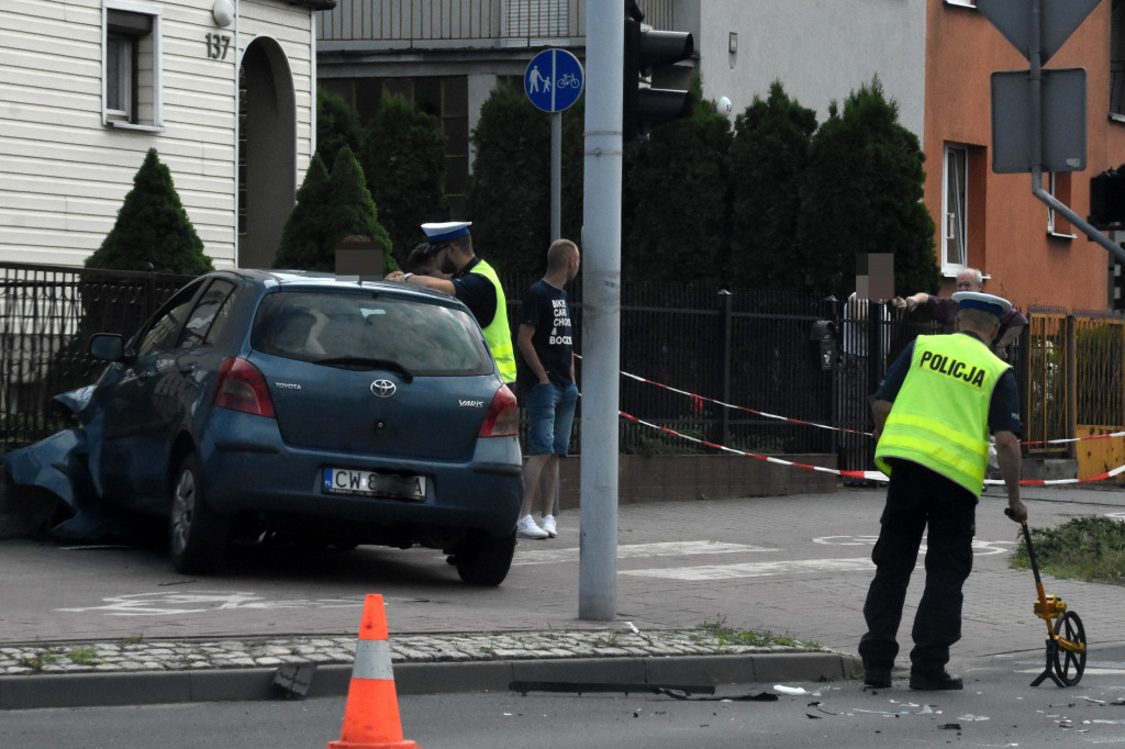 Zderzenie dwóch aut na ul. Wiejskiej