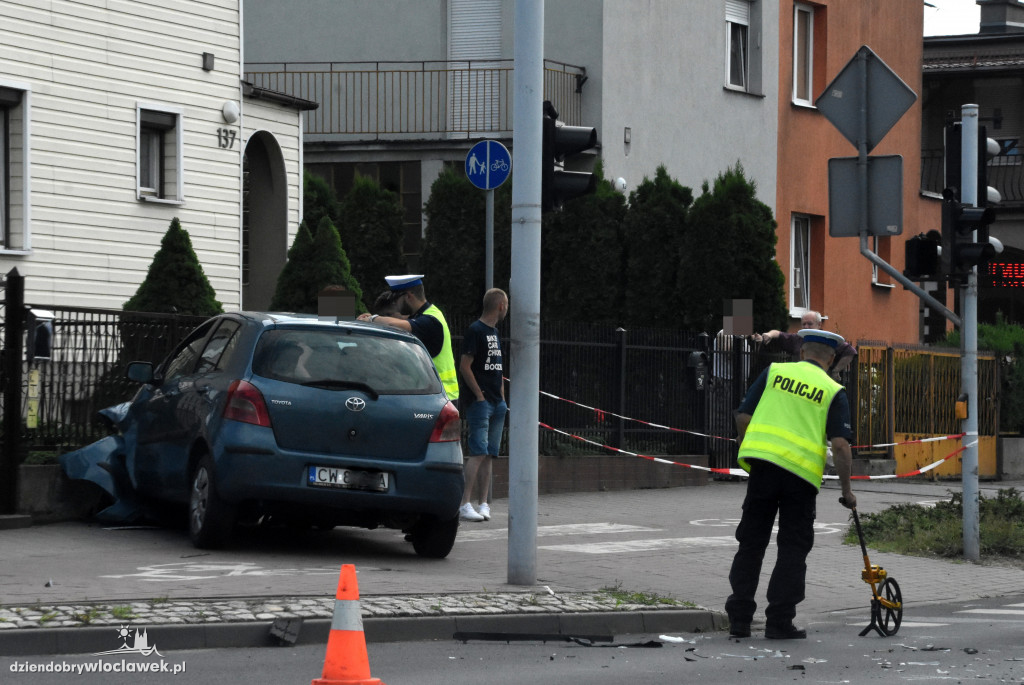Zderzenie dwóch aut na ul. Wiejskiej