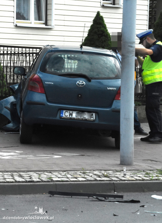 Zderzenie dwóch aut na ul. Wiejskiej