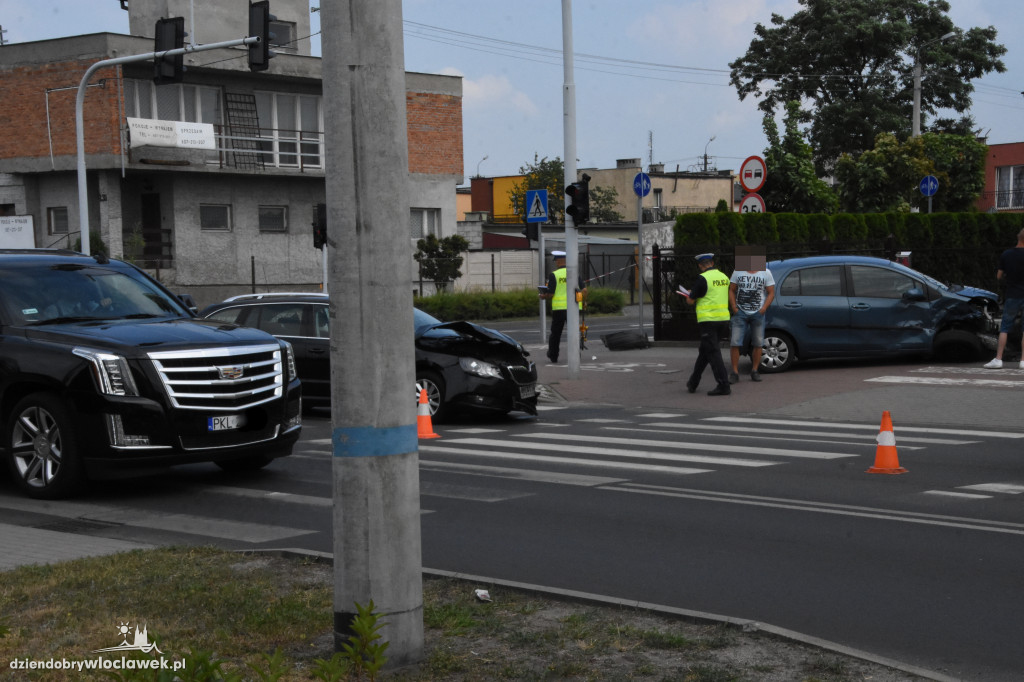 Zderzenie dwóch aut na ul. Wiejskiej