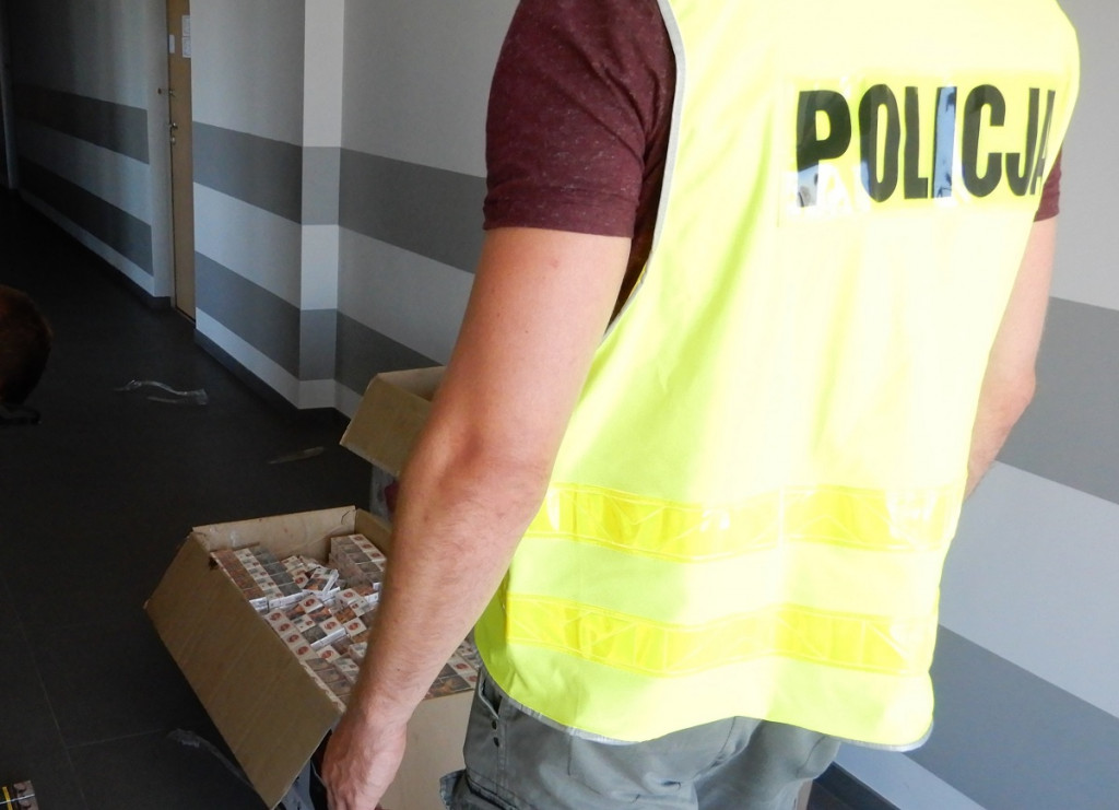Policyjny nalot na mieszkanie 27-latka