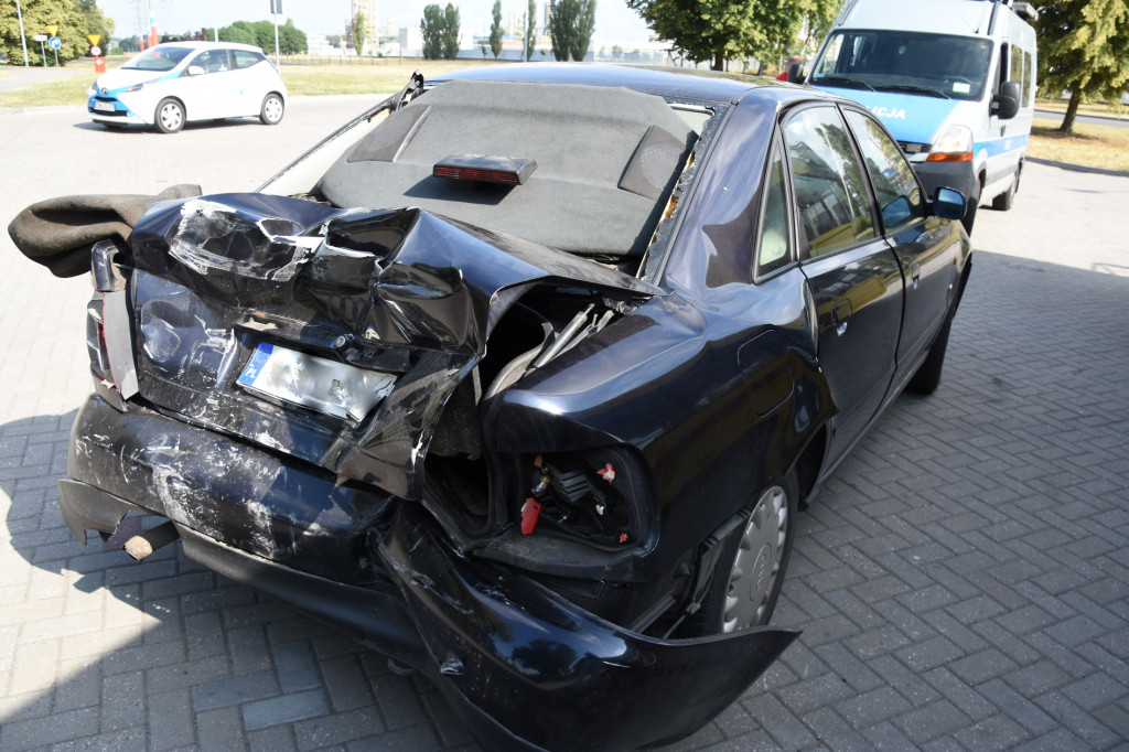 Przy Anwilu tir uderzył w audi