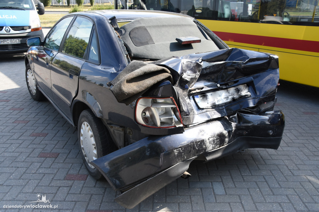 Przy Anwilu tir uderzył w audi