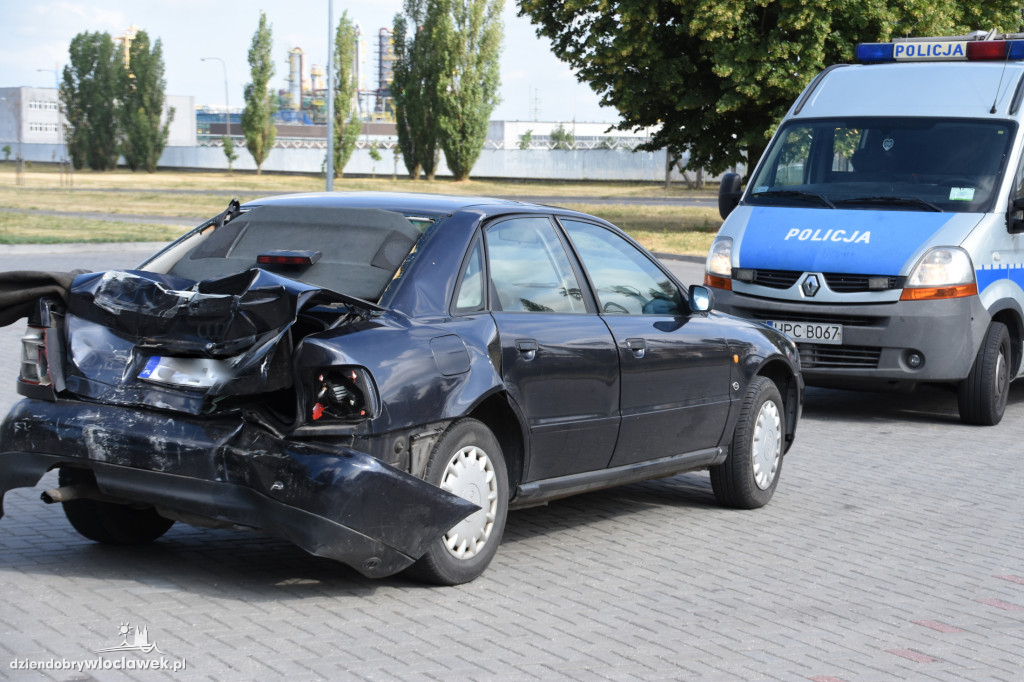 Przy Anwilu tir uderzył w audi