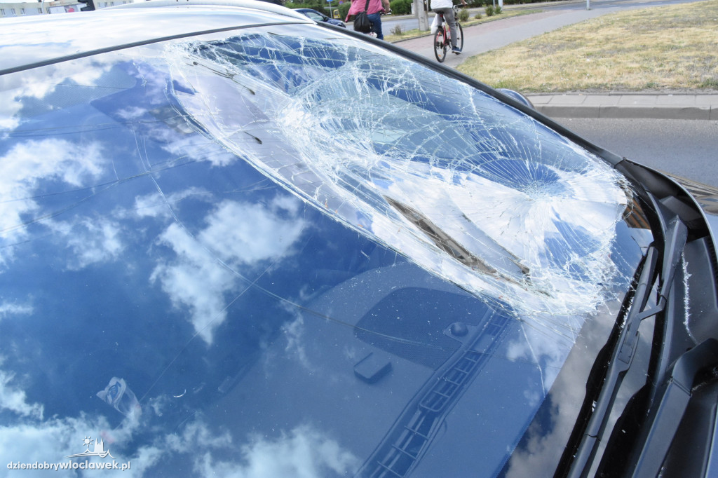 Opel potrącił rowerzystkę