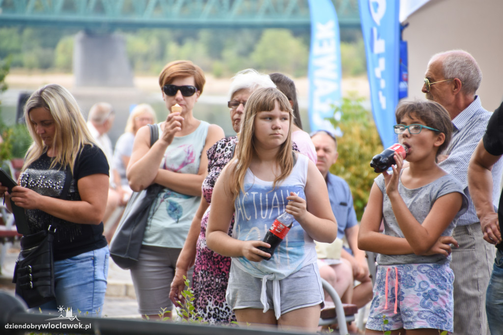Stoły do grillowania już na bulwarach