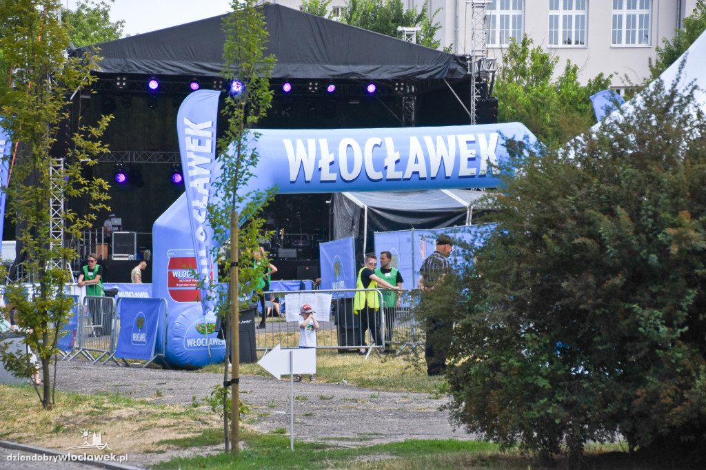 Stoły do grillowania już na bulwarach