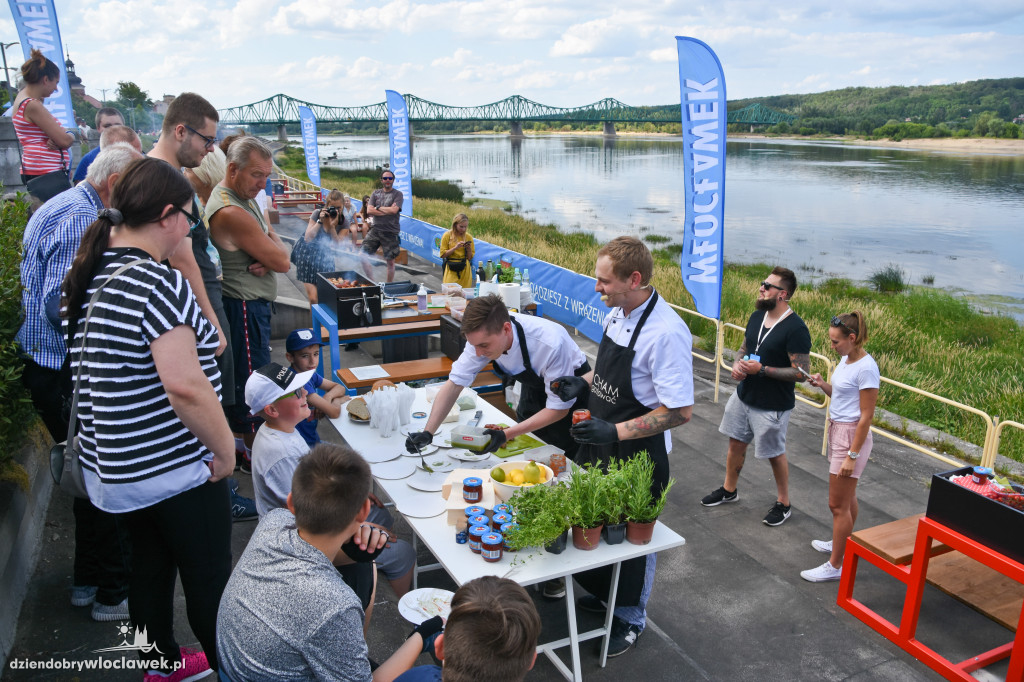 Stoły do grillowania już na bulwarach