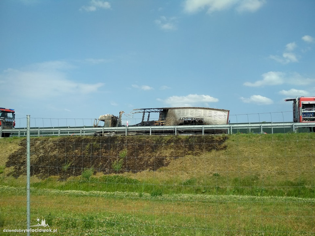Pożar auta ciężarowego na autostradzie