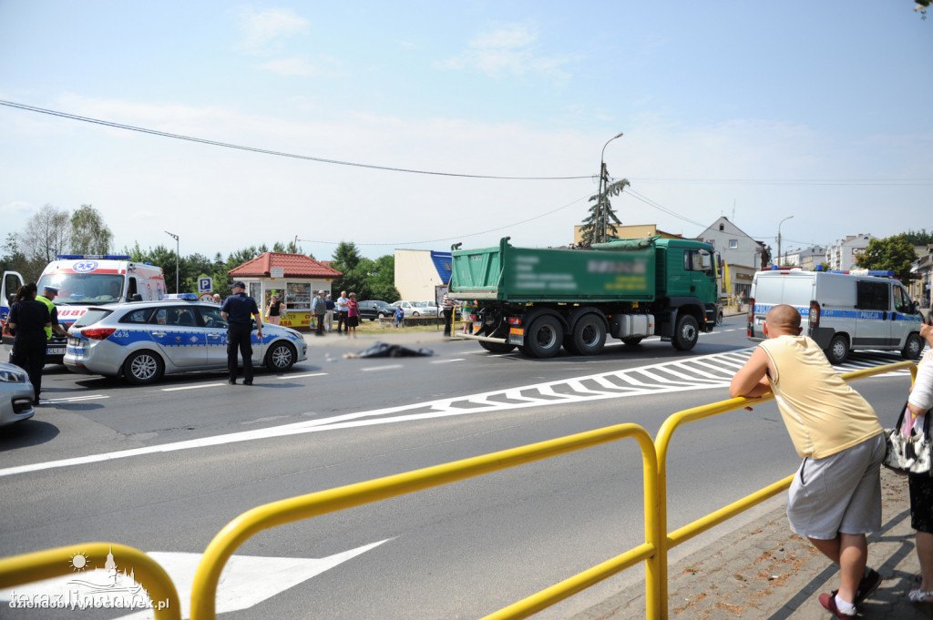 64-latka zginęła pod kołami ciężarówki