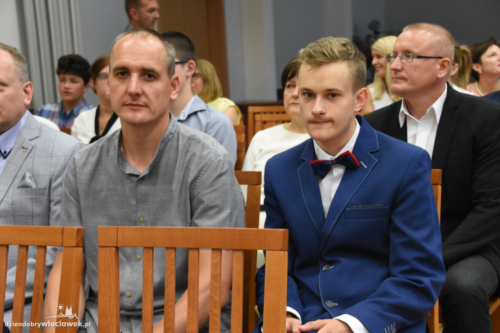 Prezydent wręczył stypendia