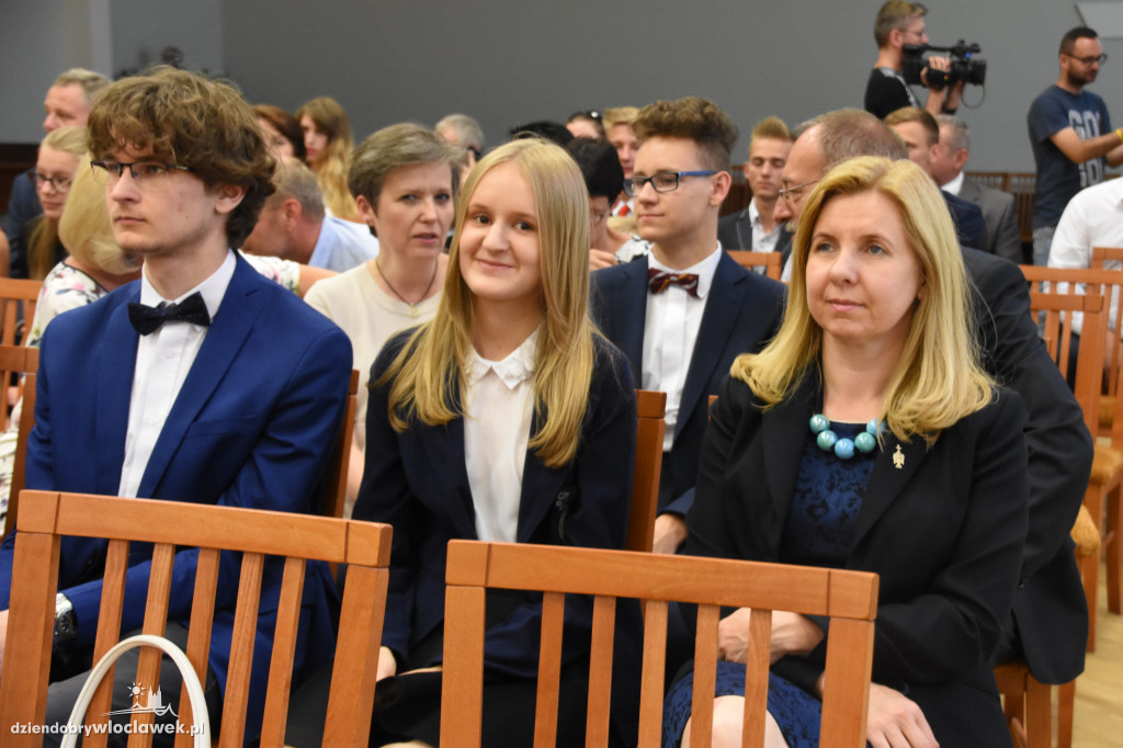 Prezydent wręczył stypendia