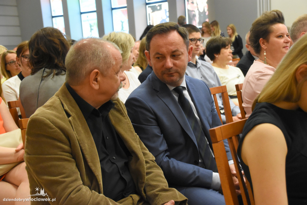 Prezydent wręczył stypendia