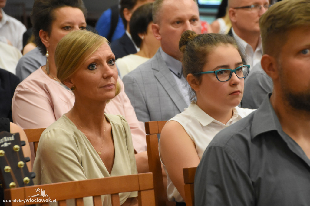 Prezydent wręczył stypendia
