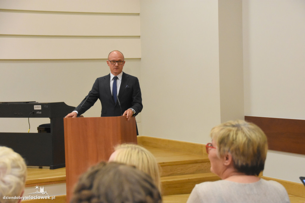 Prezydent wręczył stypendia