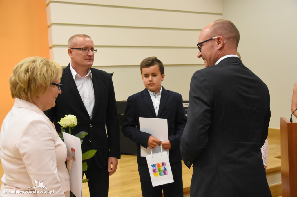 Prezydent wręczył stypendia