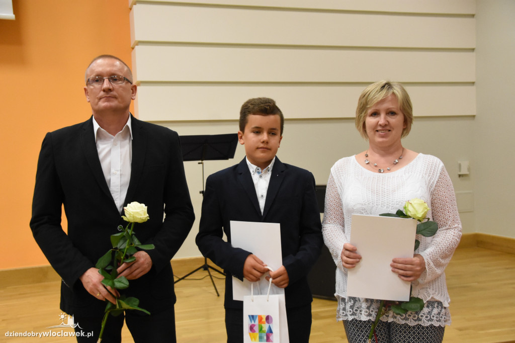 Prezydent wręczył stypendia