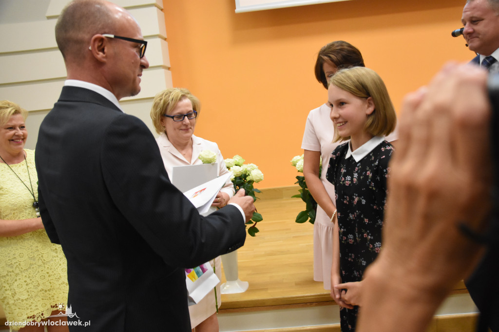 Prezydent wręczył stypendia