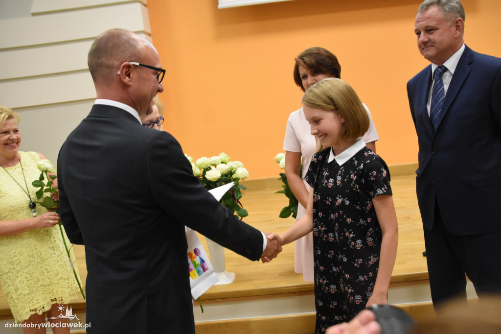 Prezydent wręczył stypendia