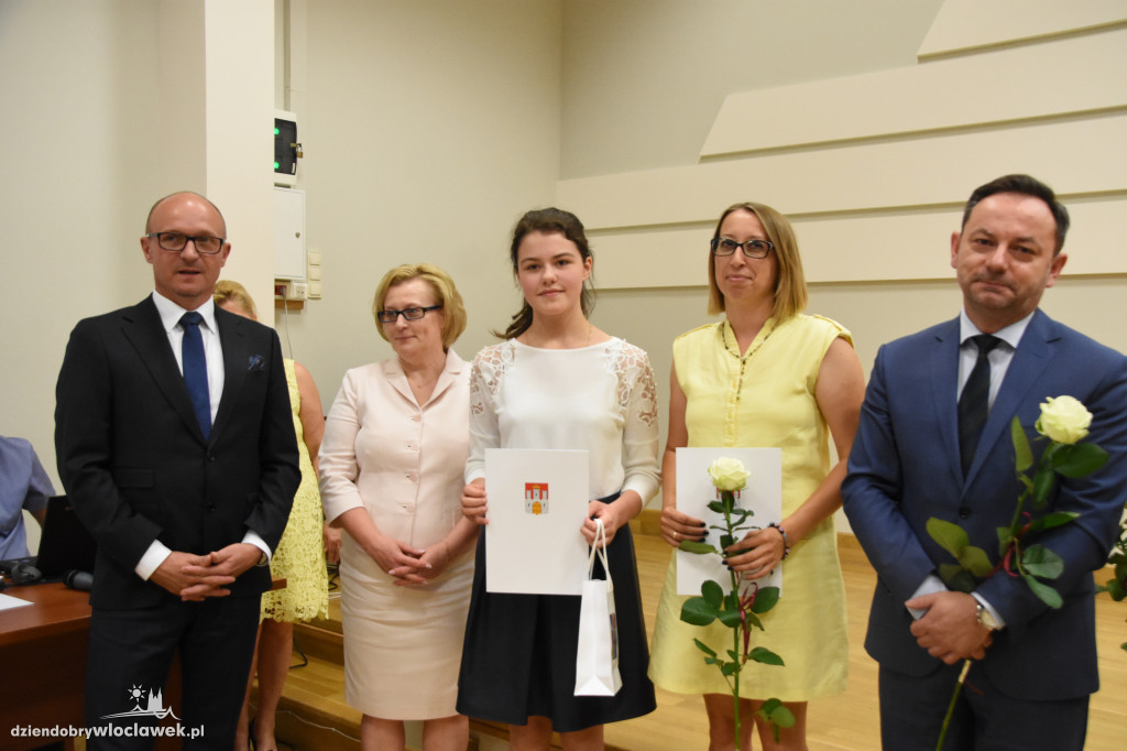 Prezydent wręczył stypendia