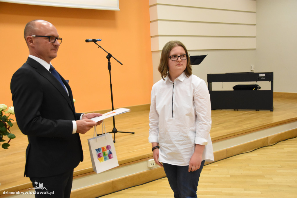 Prezydent wręczył stypendia