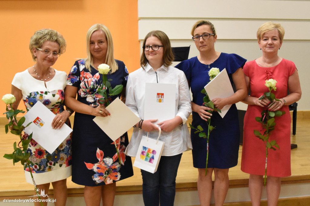 Prezydent wręczył stypendia